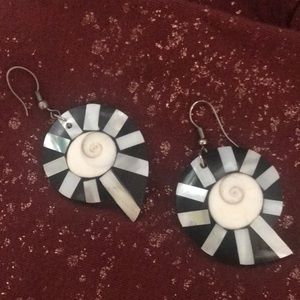 Snail 🐌 black and white earrings
